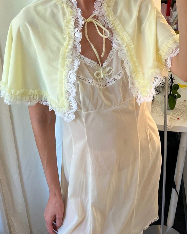 TEST – Nightgown with capelet, front view